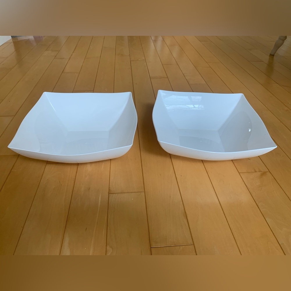 Set of Two White Square Acrylic Bowls 🌸3/$30🌸